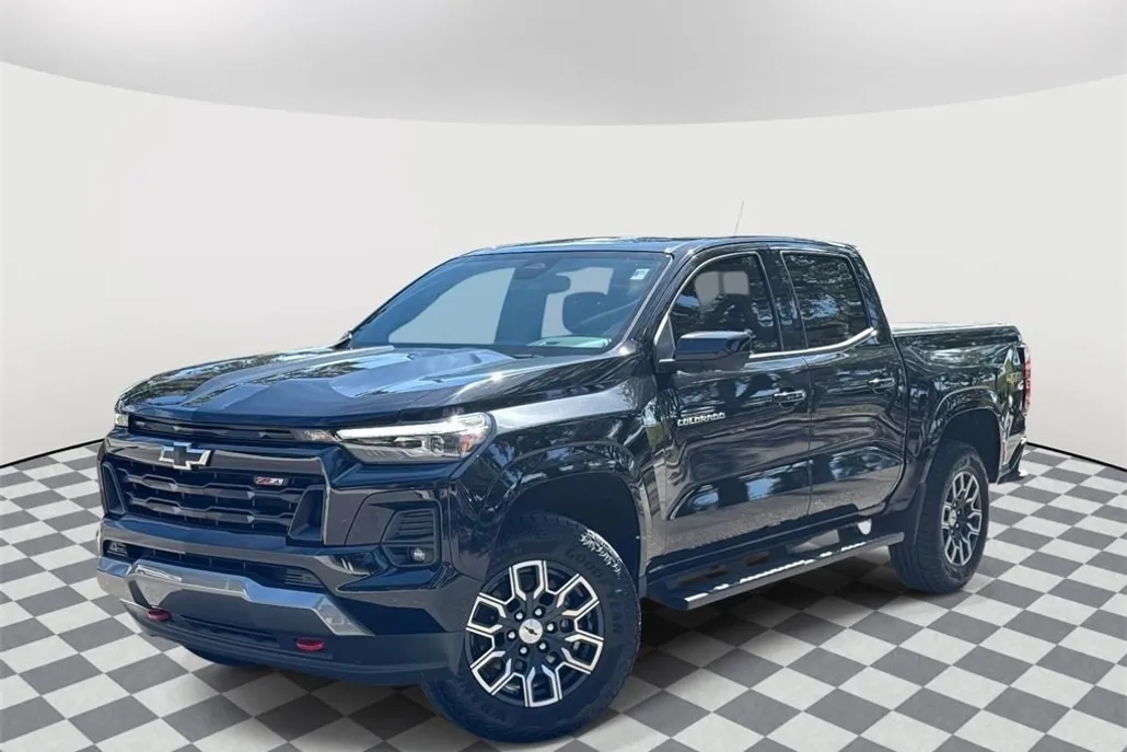 2023 Chevrolet Colorado Z71 photo 1