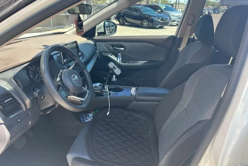 2021 Nissan Rogue SV photo 1