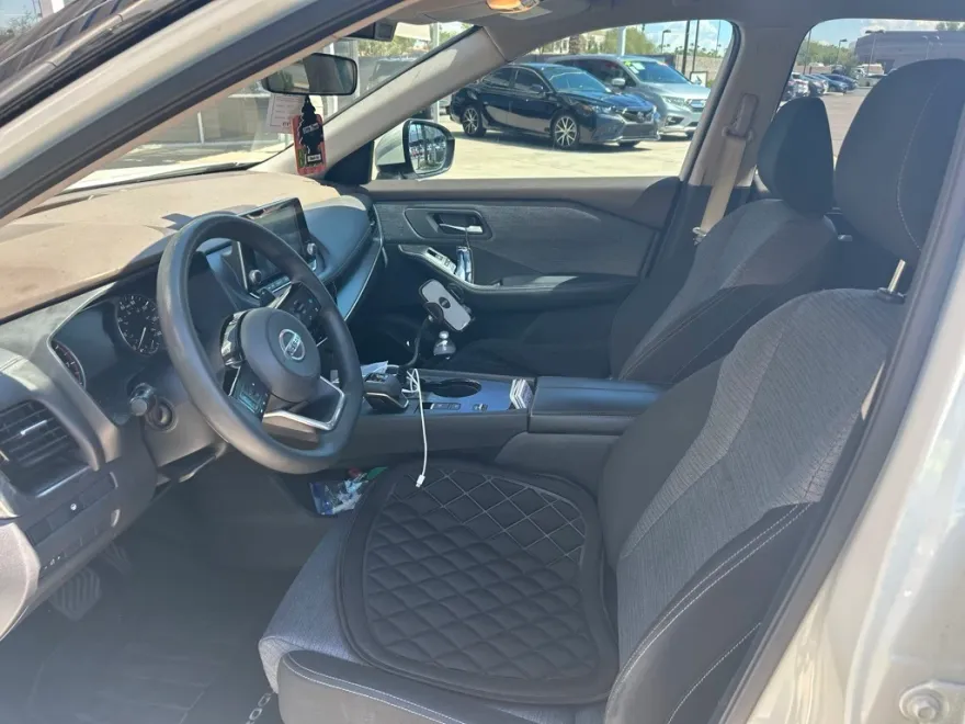 2021 Nissan Rogue SV photo 1