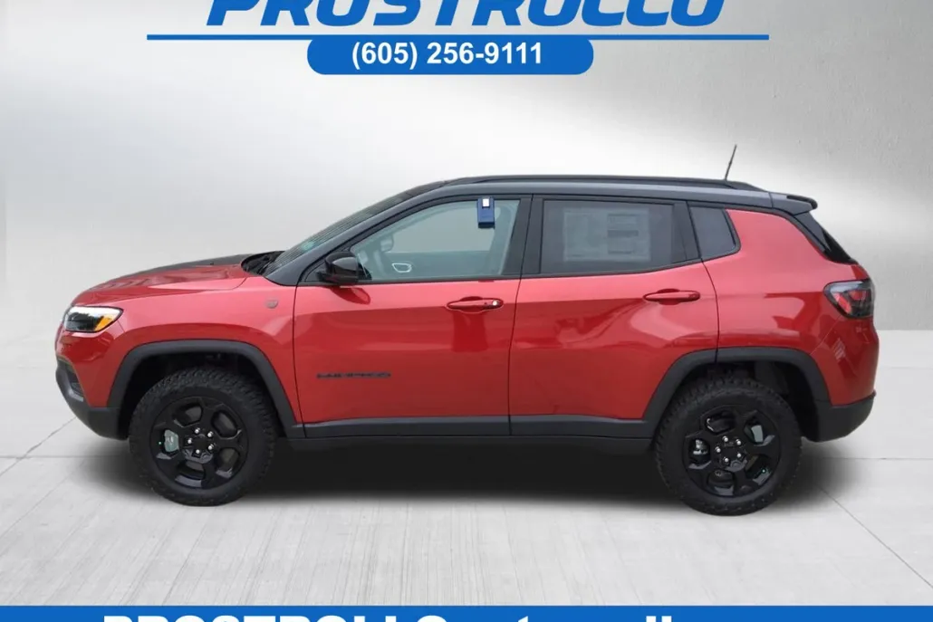 2024 Jeep Compass Trailhawk photo 1