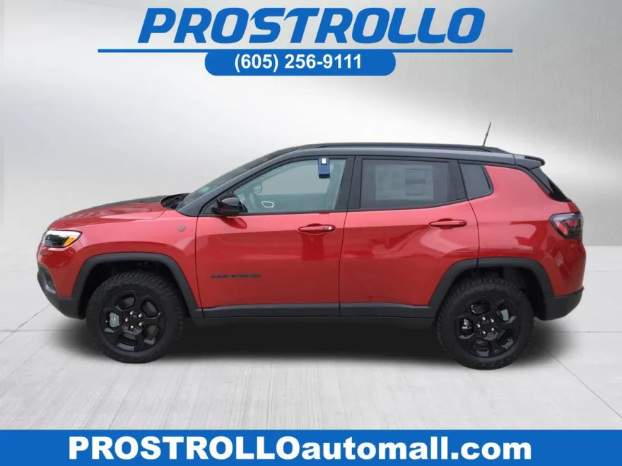 2024 Jeep Compass Trailhawk photo 1