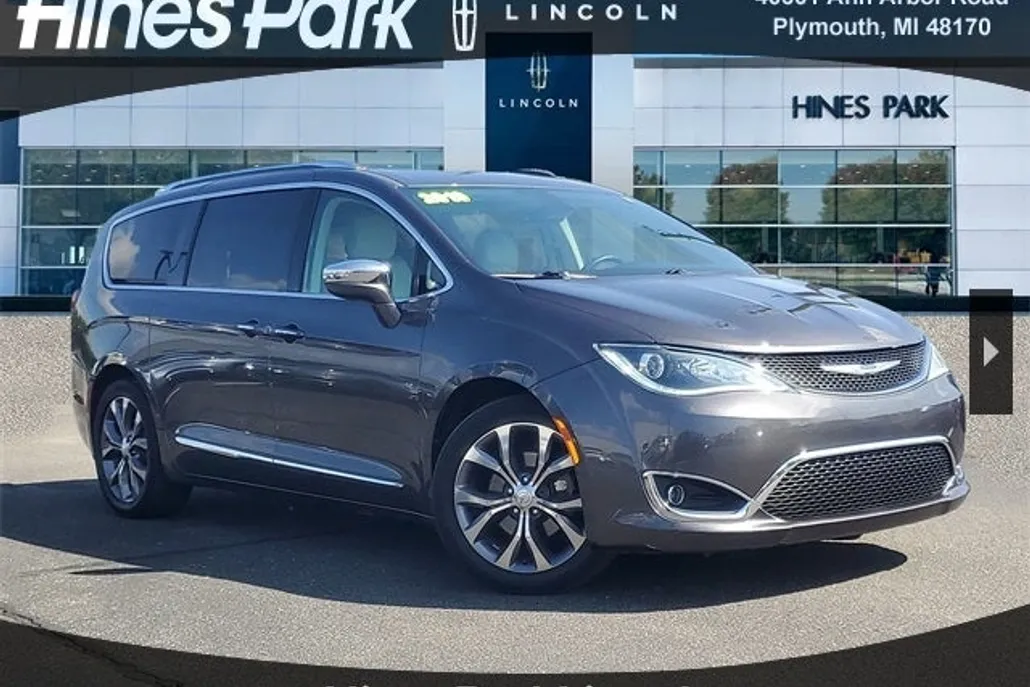 2019 Chrysler Pacifica Limited photo 1