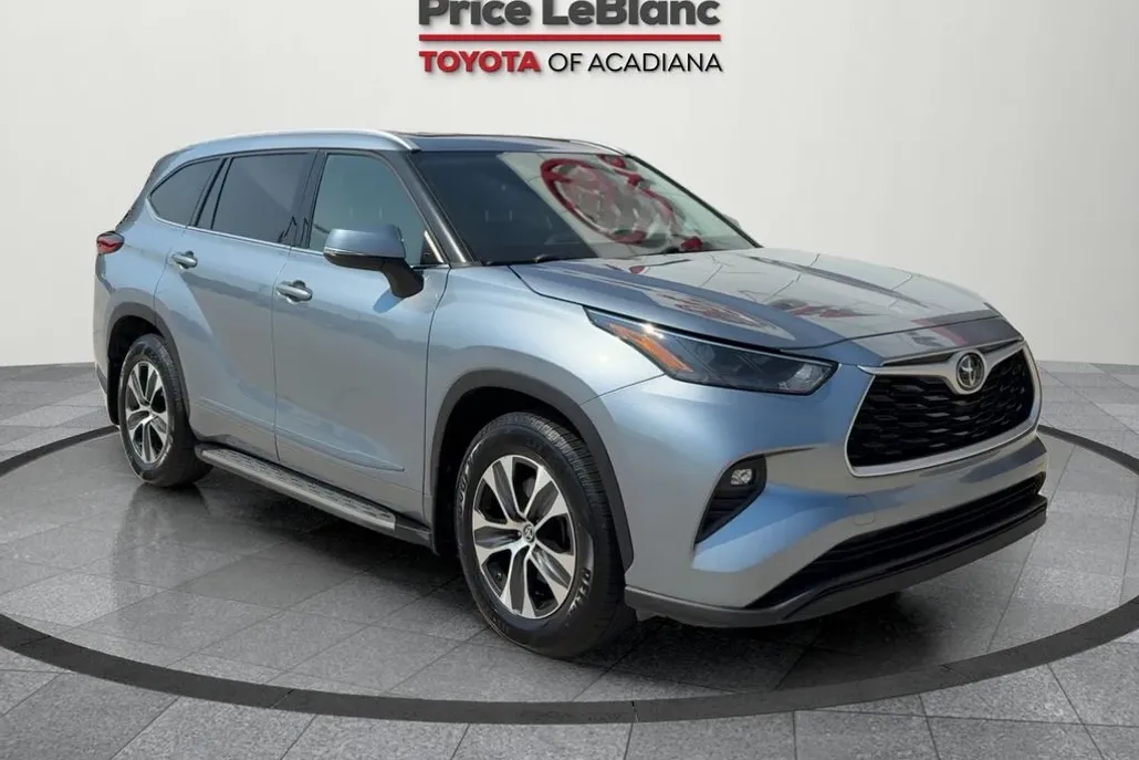 2022 Toyota Highlander XLE photo 1