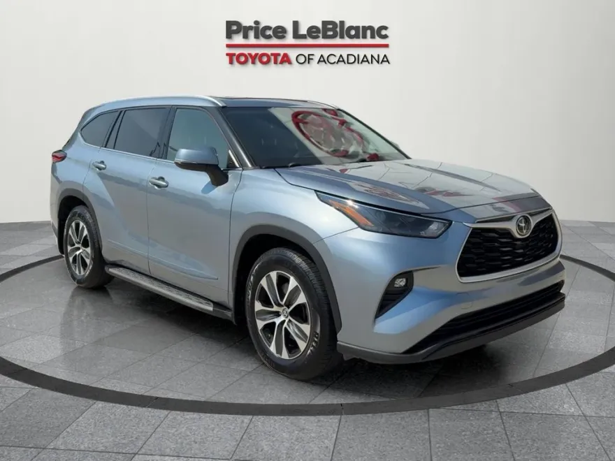 2022 Toyota Highlander XLE photo 1
