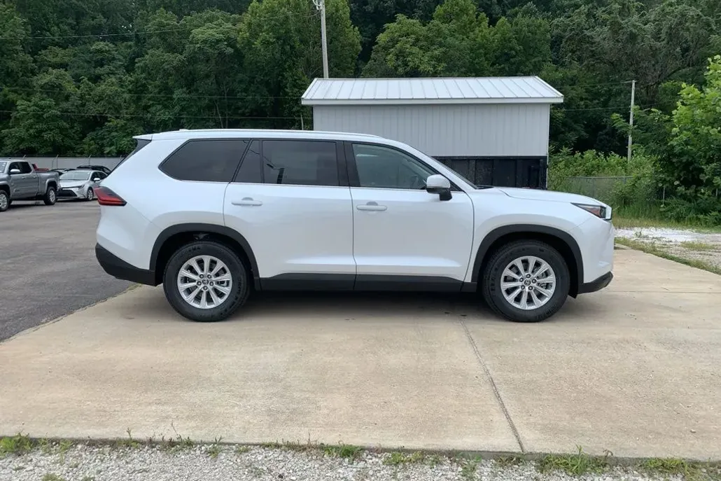 2025 Toyota Grand Highlander XLE photo 1