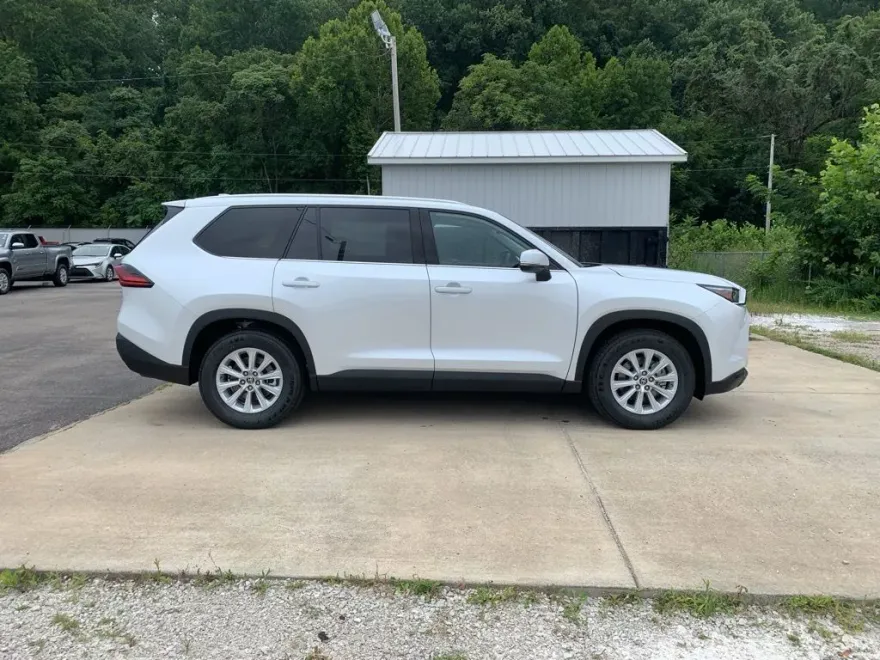 2025 Toyota Grand Highlander XLE photo 1