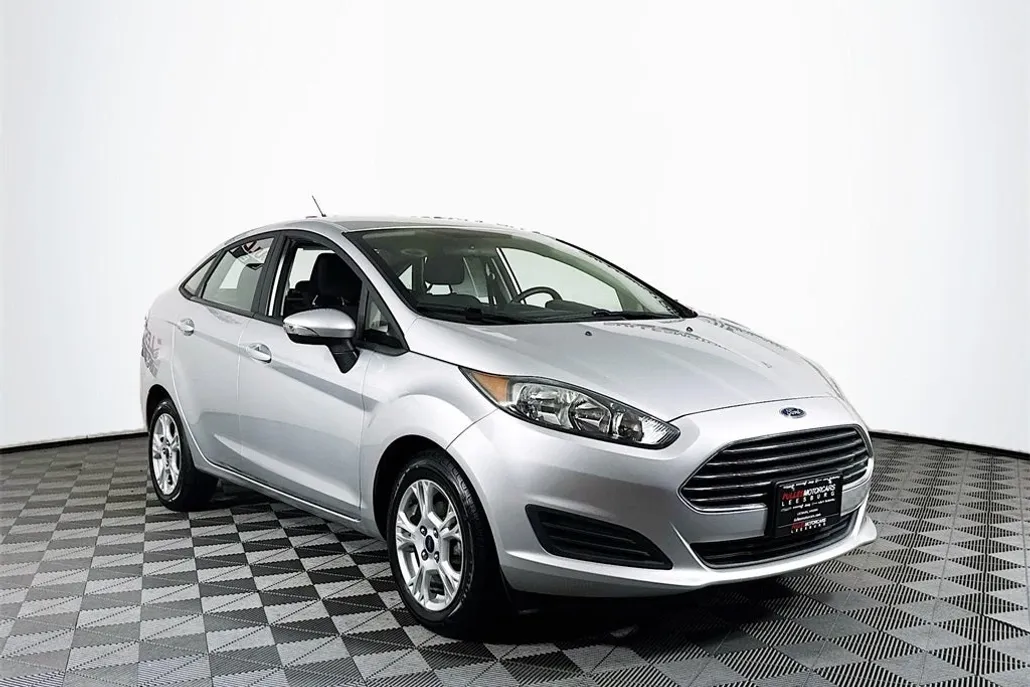 2016 Ford Fiesta SE photo 1