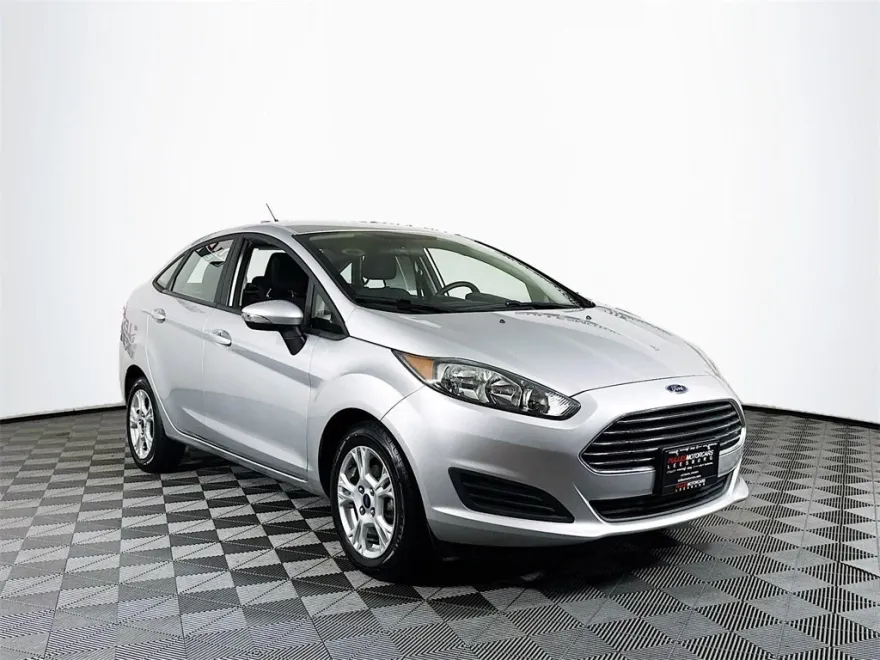 2016 Ford Fiesta SE photo 1