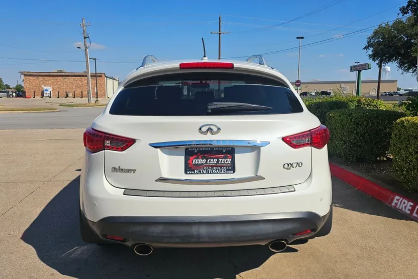2017 Infiniti QX70 photo 1