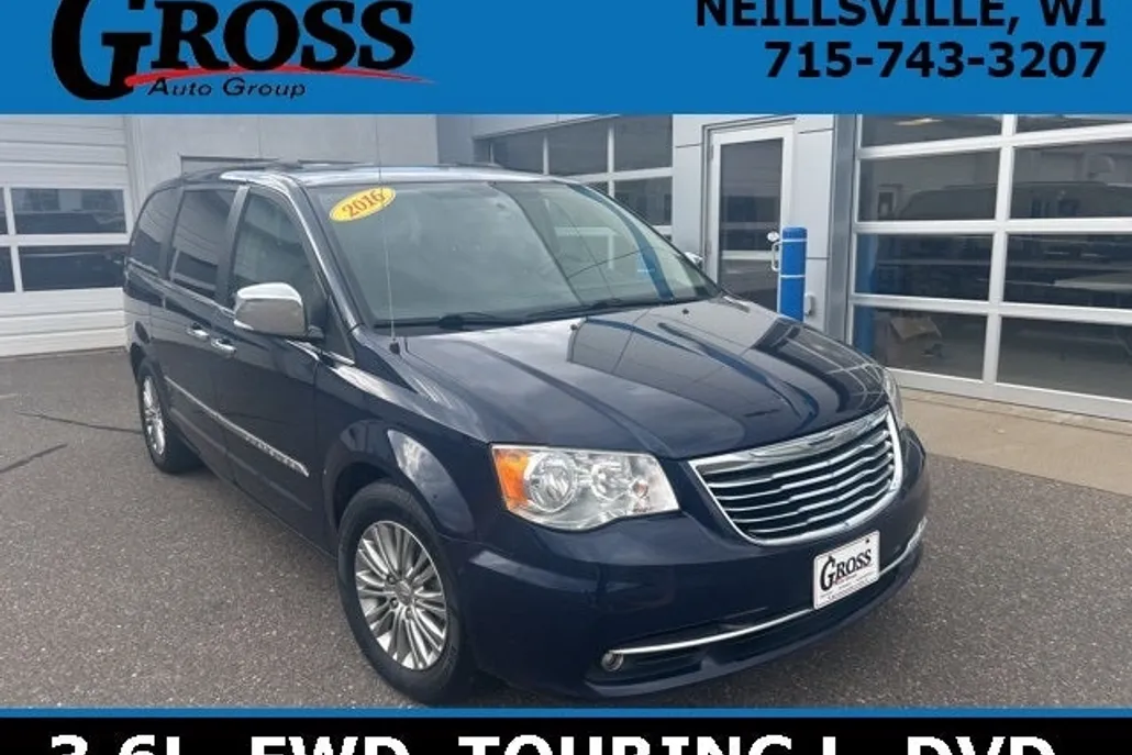 2016 Chrysler Town & Country photo 1