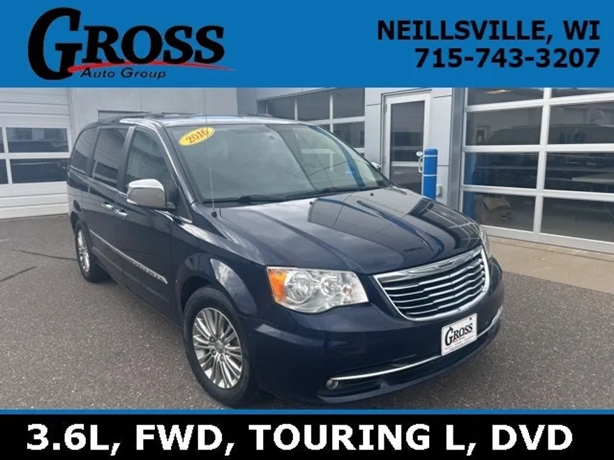 2016 Chrysler Town & Country photo 1