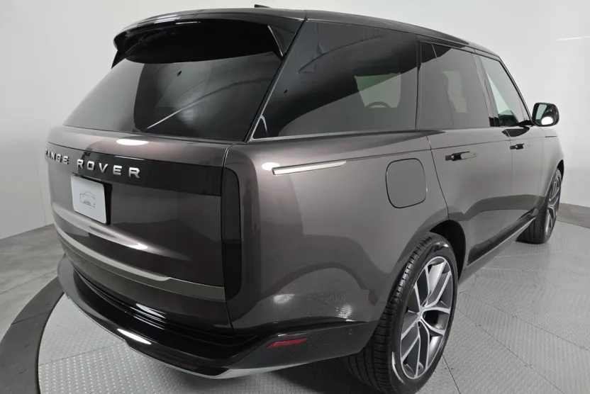 2025 Land Rover Range Rover SE photo 1