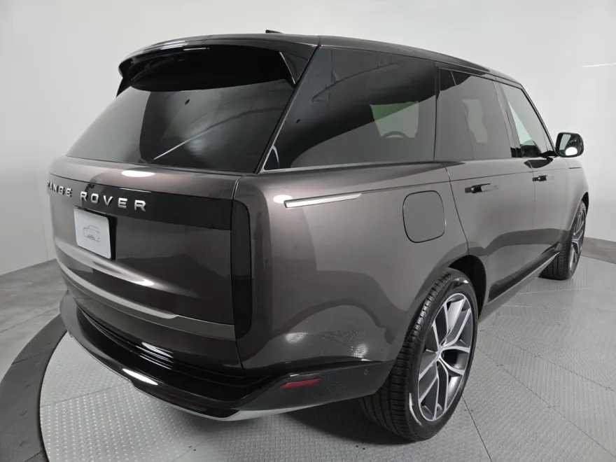 2025 Land Rover Range Rover SE photo 1