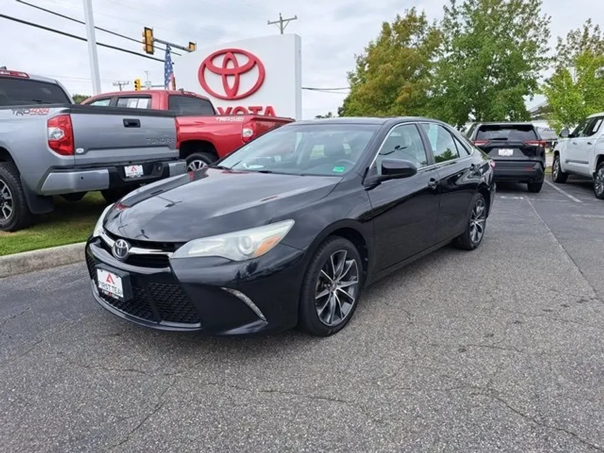 2016 Toyota Camry XSE photo 1
