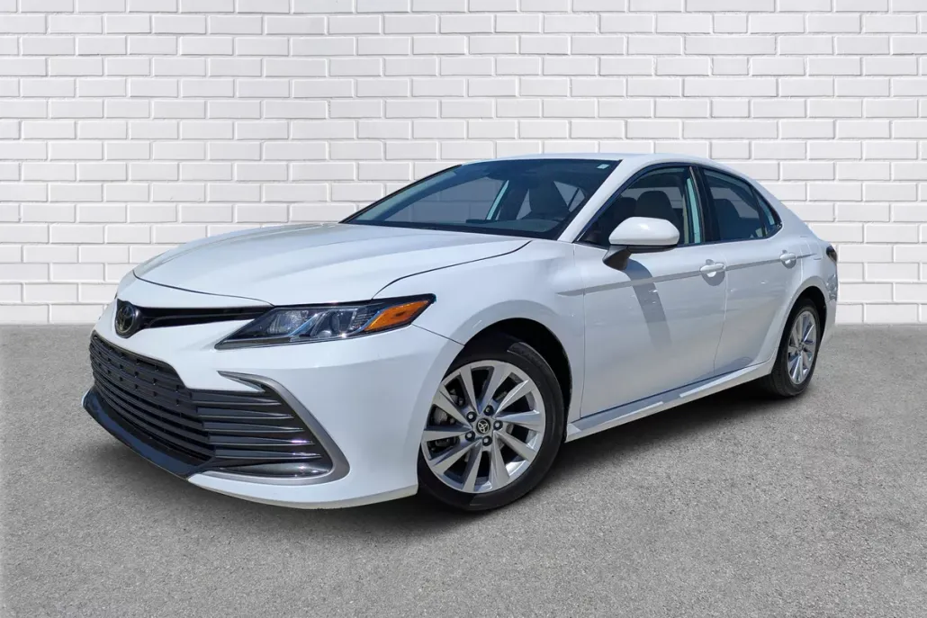 2023 Toyota Camry LE photo 1