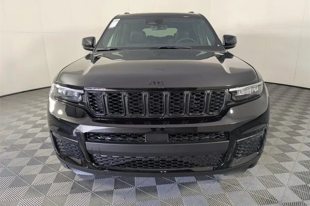 2025 Jeep Grand Cherokee Limited photo 1