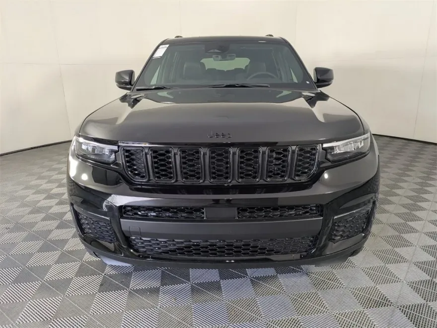 2025 Jeep Grand Cherokee Limited photo 1