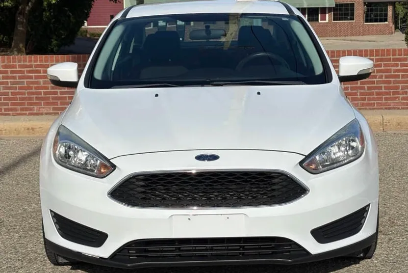 2016 Ford Focus SE photo 1