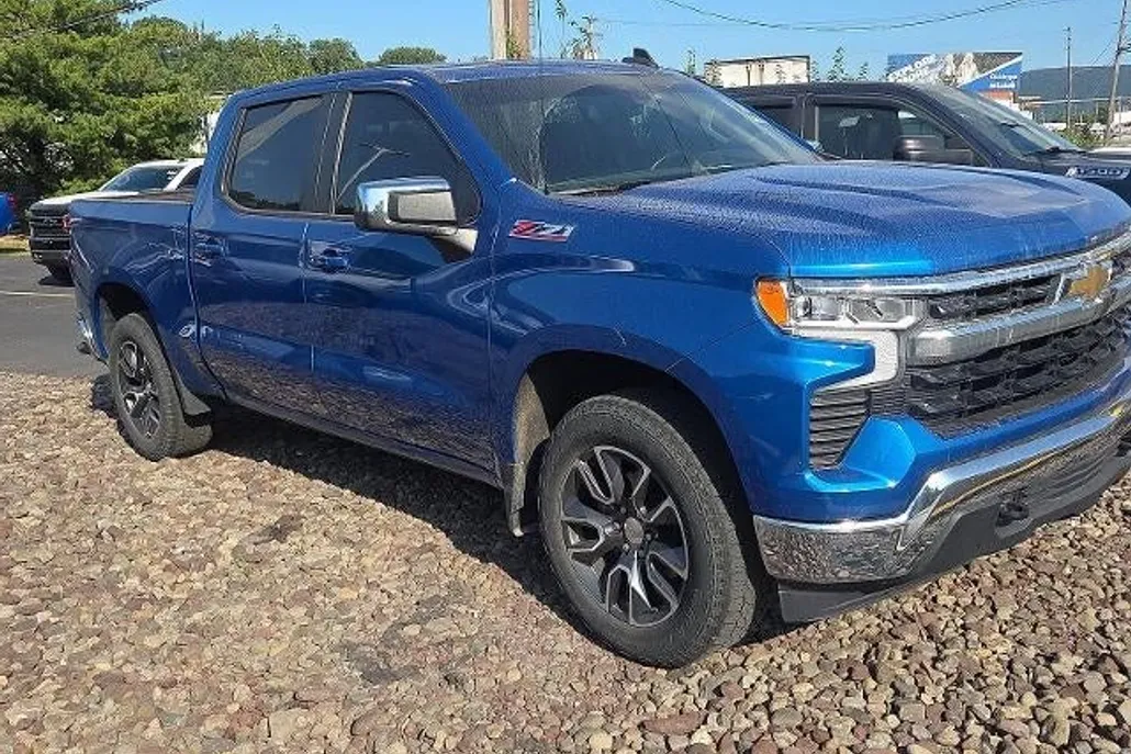 2022 Chevrolet Silverado 1500 LT photo 1