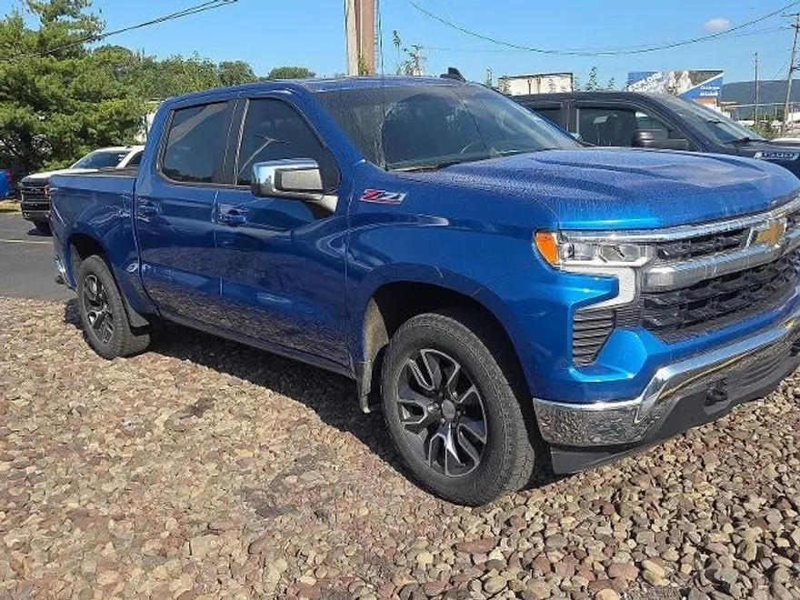2022 Chevrolet Silverado 1500 LT photo 1