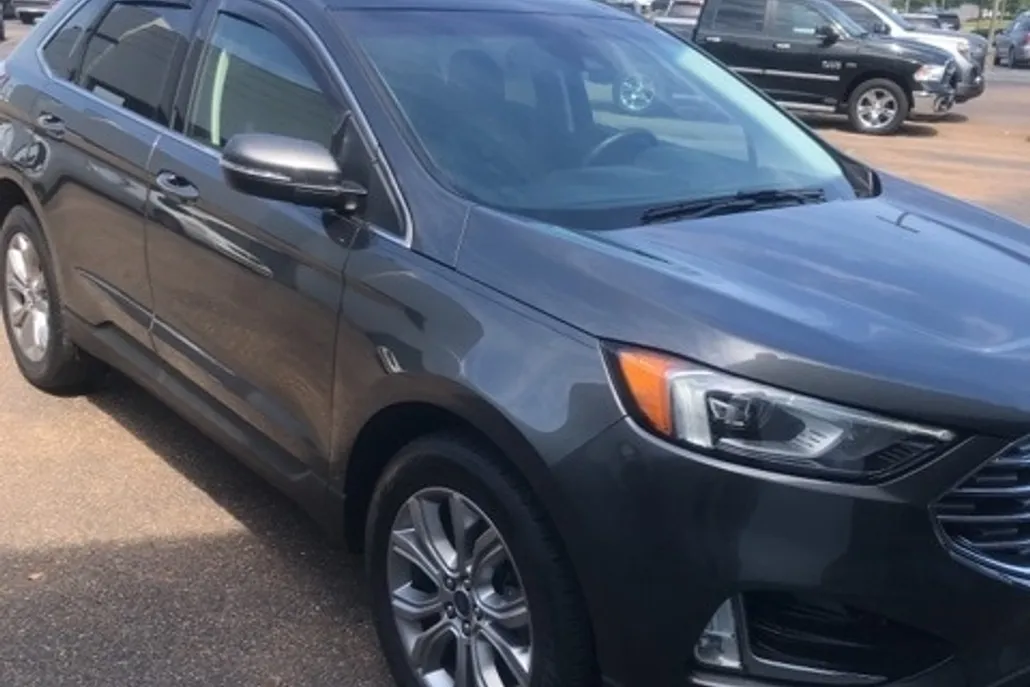 2019 Ford Edge Titanium photo 1
