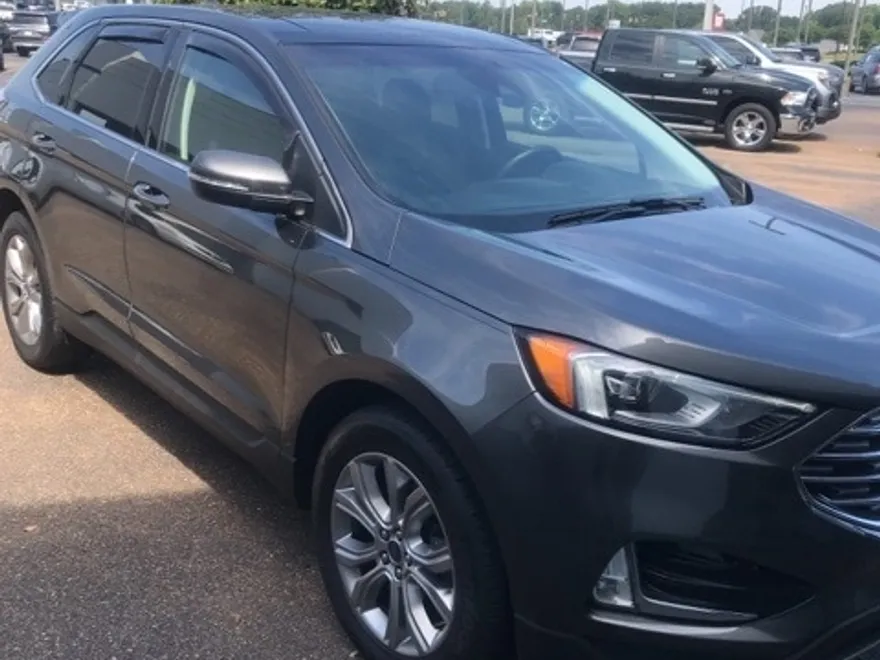 2019 Ford Edge Titanium photo 1