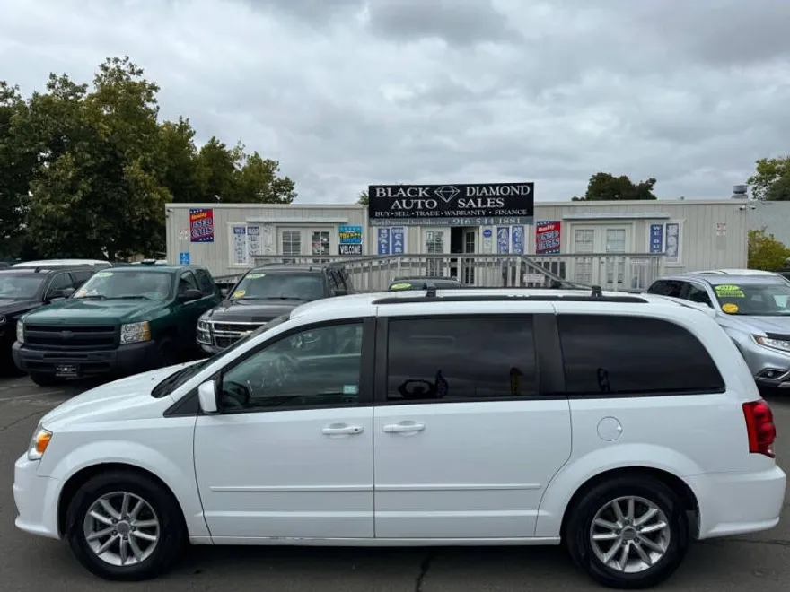 2016 Dodge Grand Caravan SXT Plus photo 1