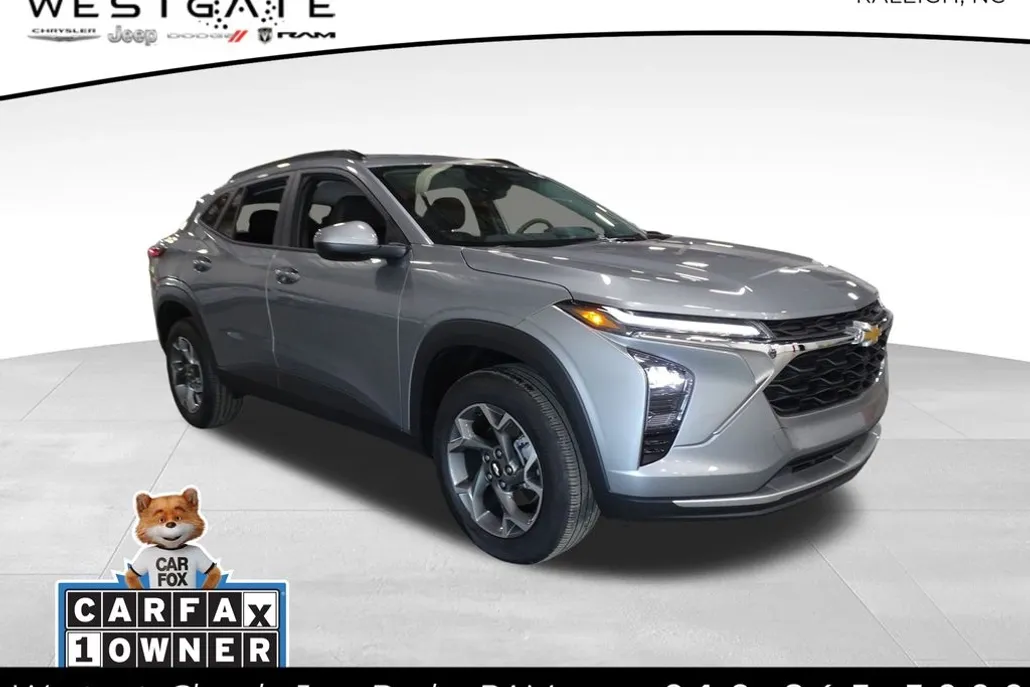 2024 Chevrolet Trax LT photo 1