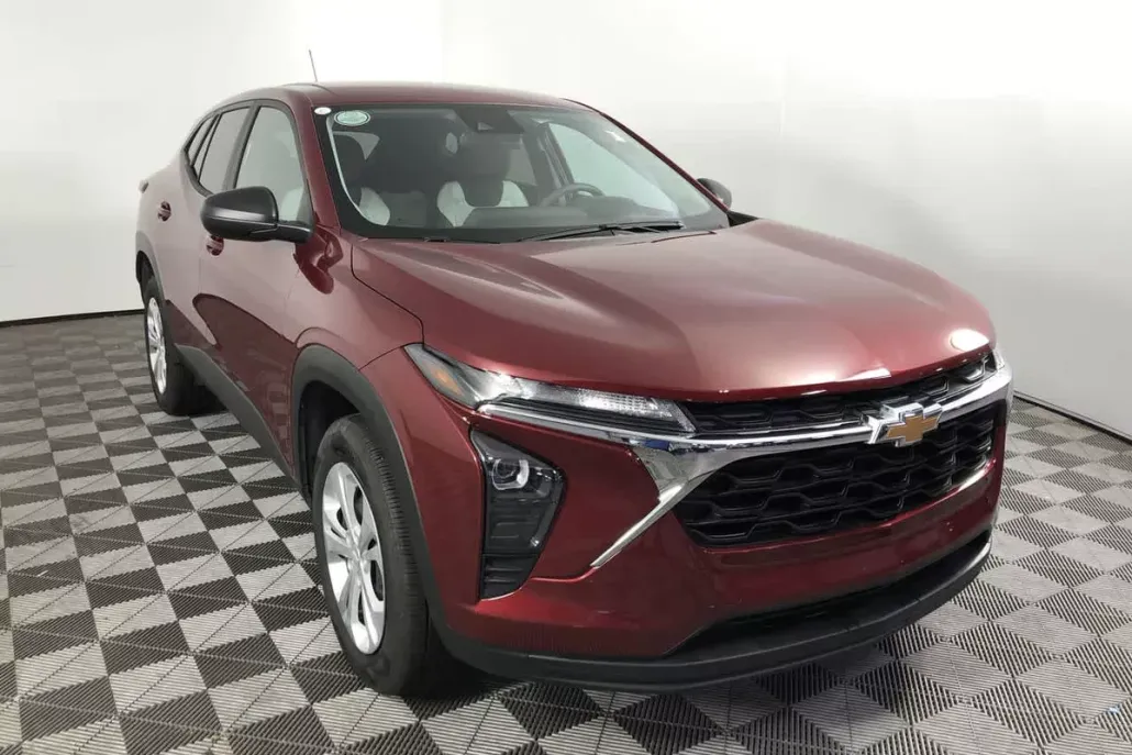 2025 Chevrolet Trax LS photo 1