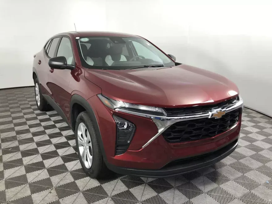 2025 Chevrolet Trax LS photo 1