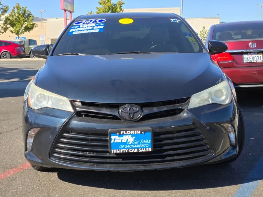 2015 Toyota Camry LE photo 1
