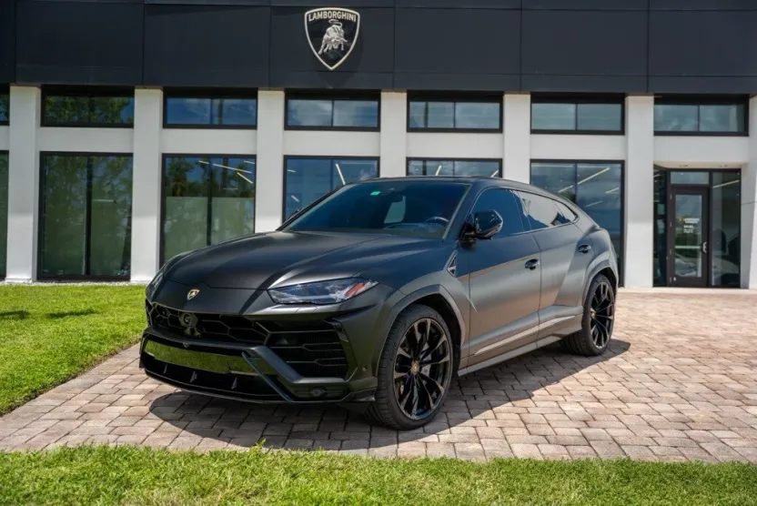 2022 Lamborghini Urus photo 1