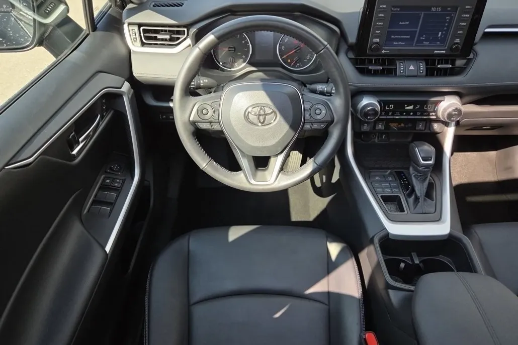 2022 Toyota RAV4 XLE Premium photo 1