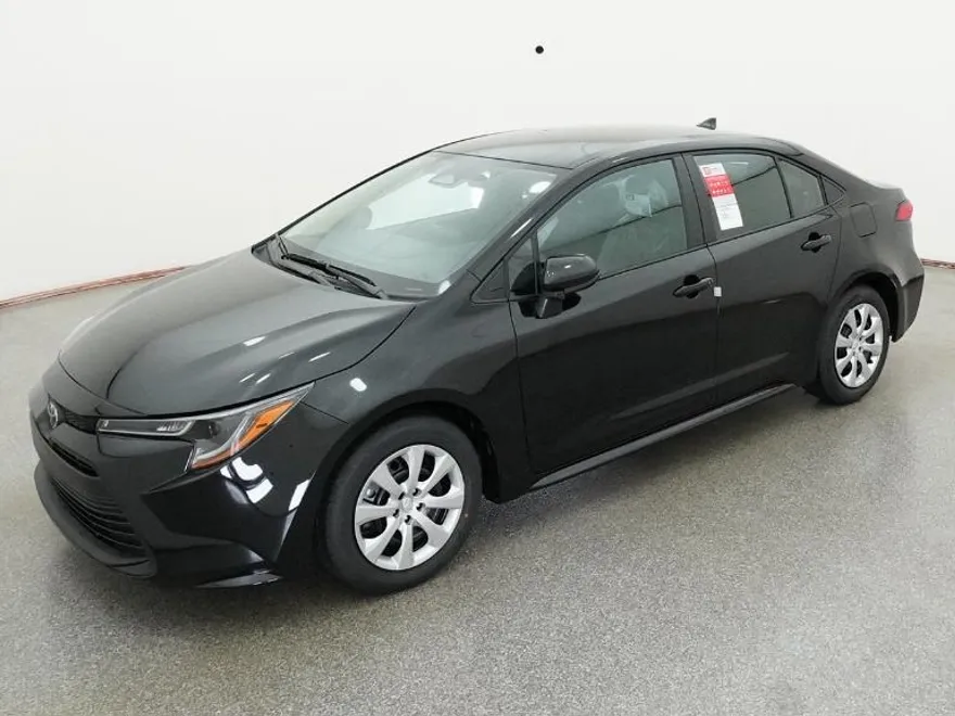 2026 Toyota Corolla LE photo 1