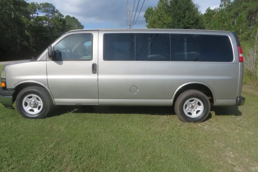 2003 Chevrolet Express Passenger photo 1