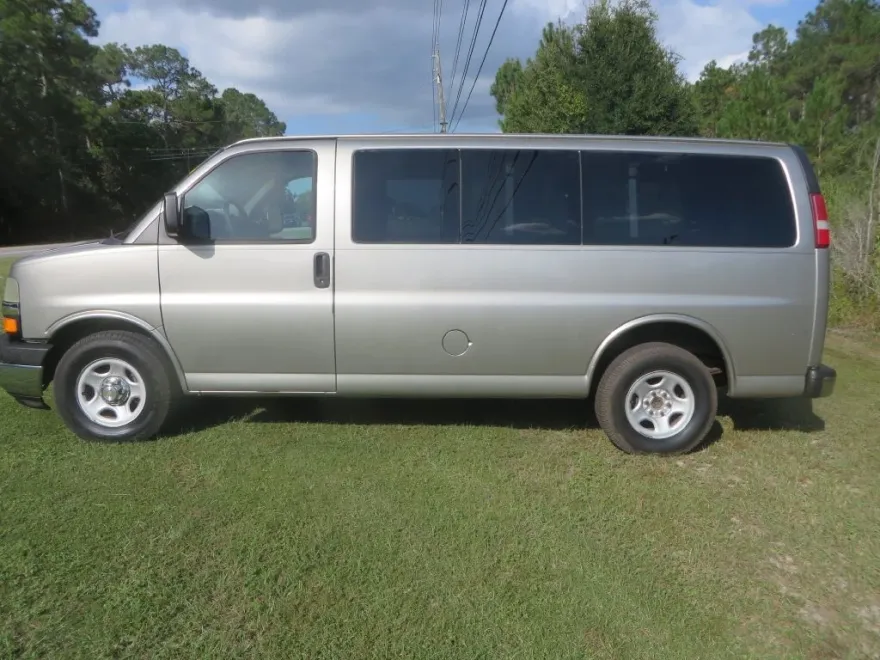 2003 Chevrolet Express Passenger photo 1