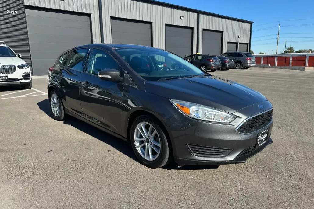 2017 Ford Focus SE photo 1