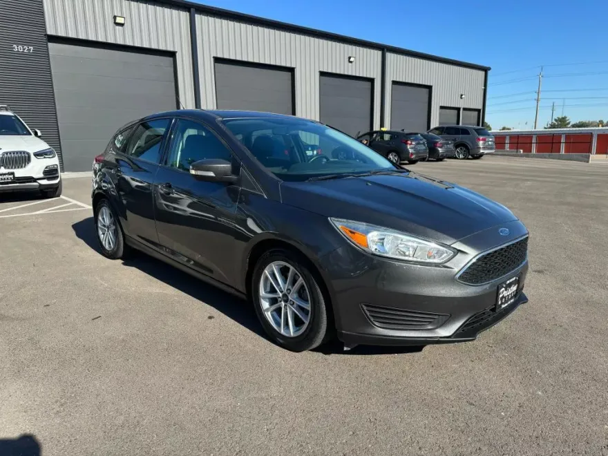 2017 Ford Focus SE photo 1