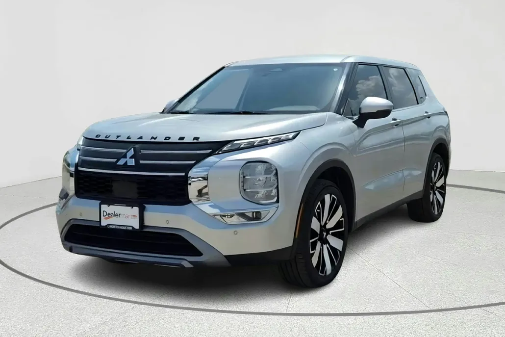 2025 Mitsubishi Outlander SE photo 1