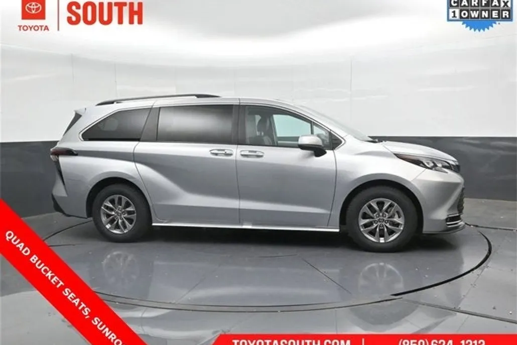 2024 Toyota Sienna XLE photo 1