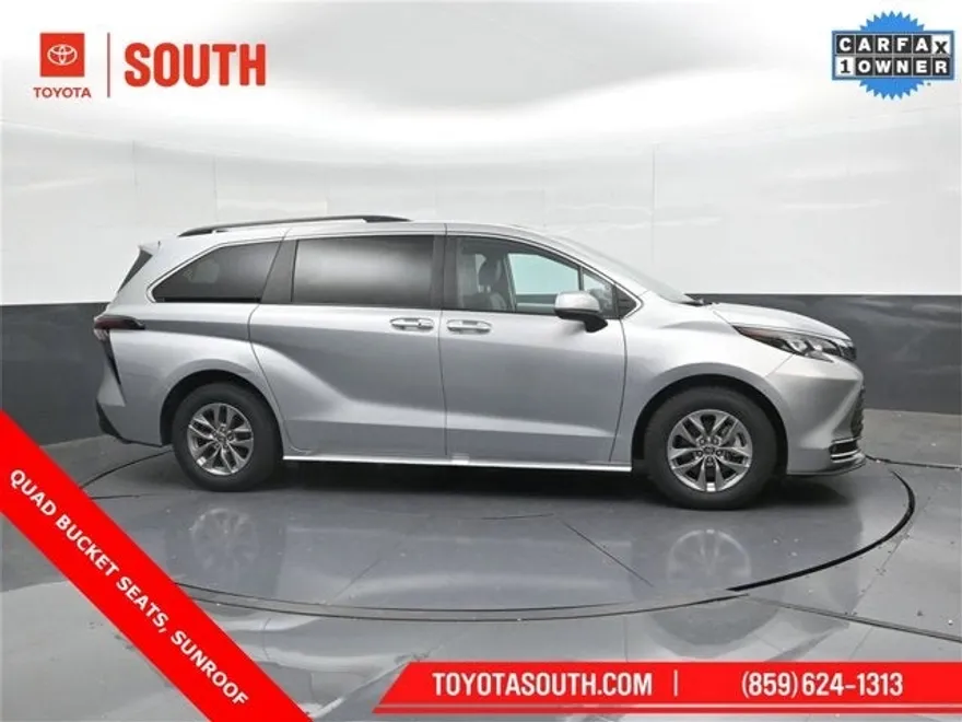 2024 Toyota Sienna XLE photo 1
