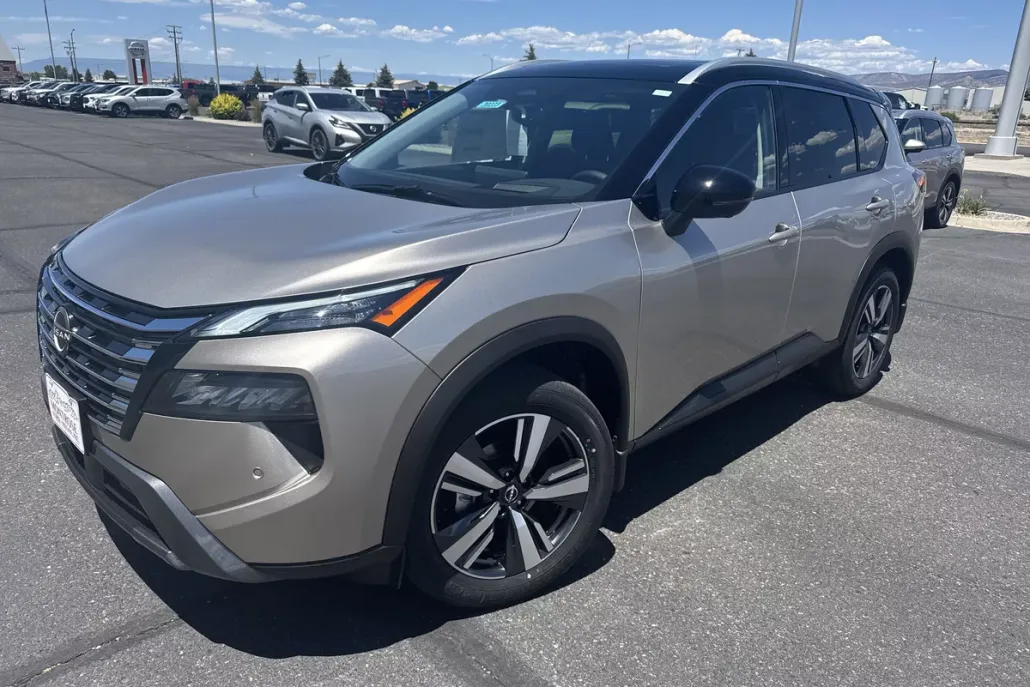 2025 Nissan Rogue SL photo 1