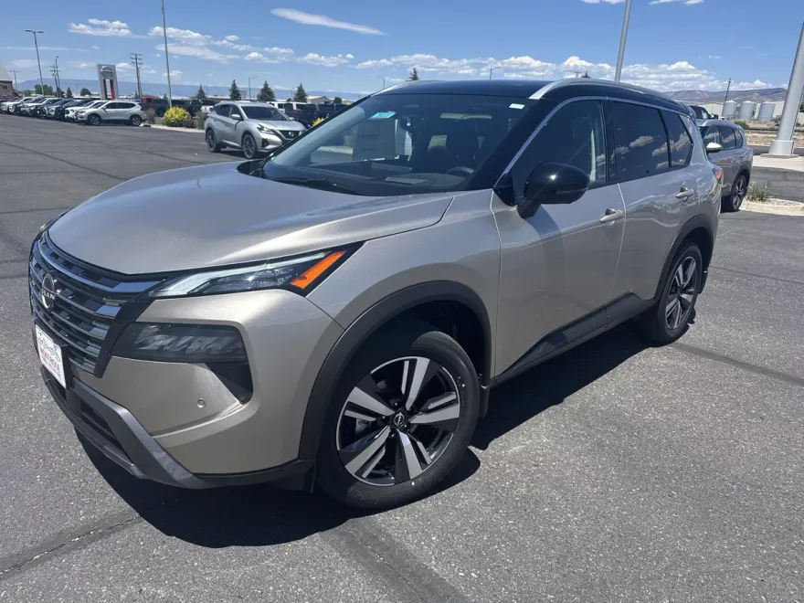 2025 Nissan Rogue SL photo 1