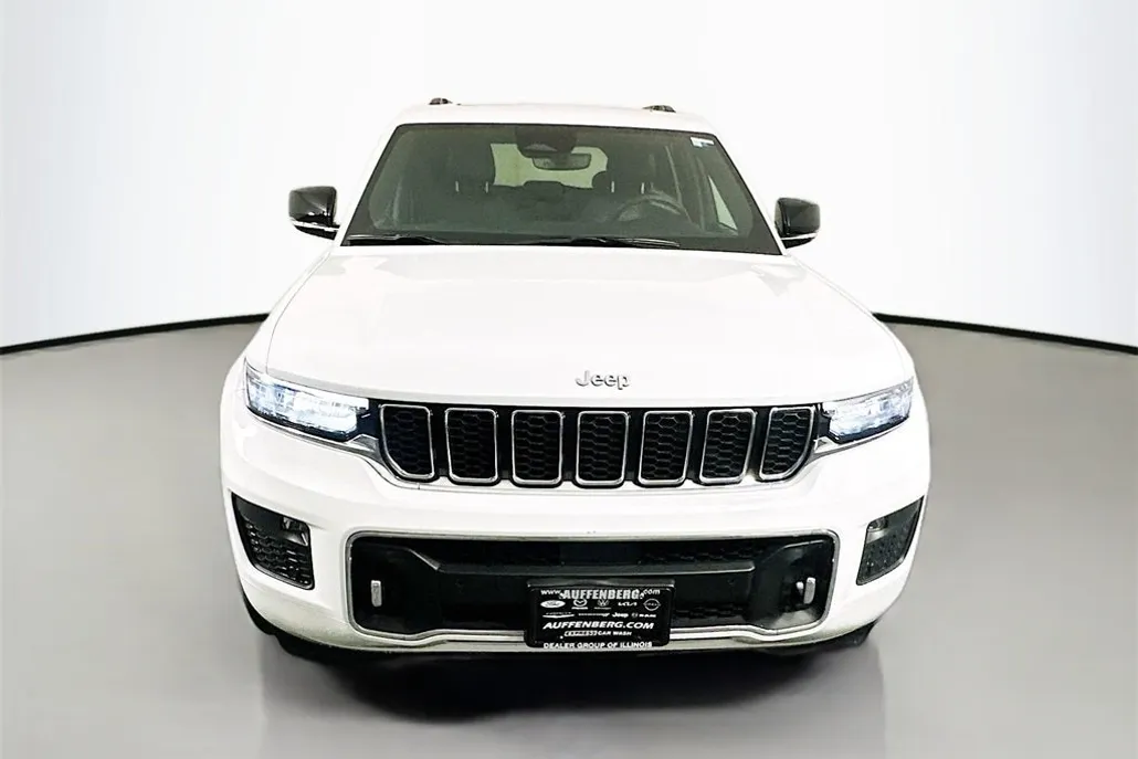 2023 Jeep Grand Cherokee Overland photo 1
