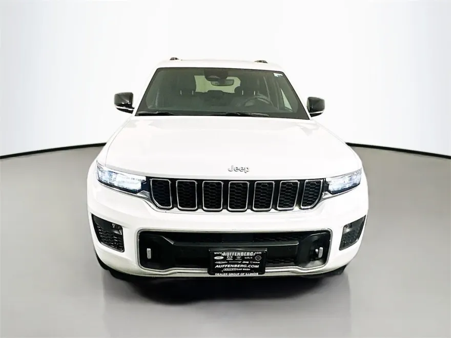 2023 Jeep Grand Cherokee Overland photo 1