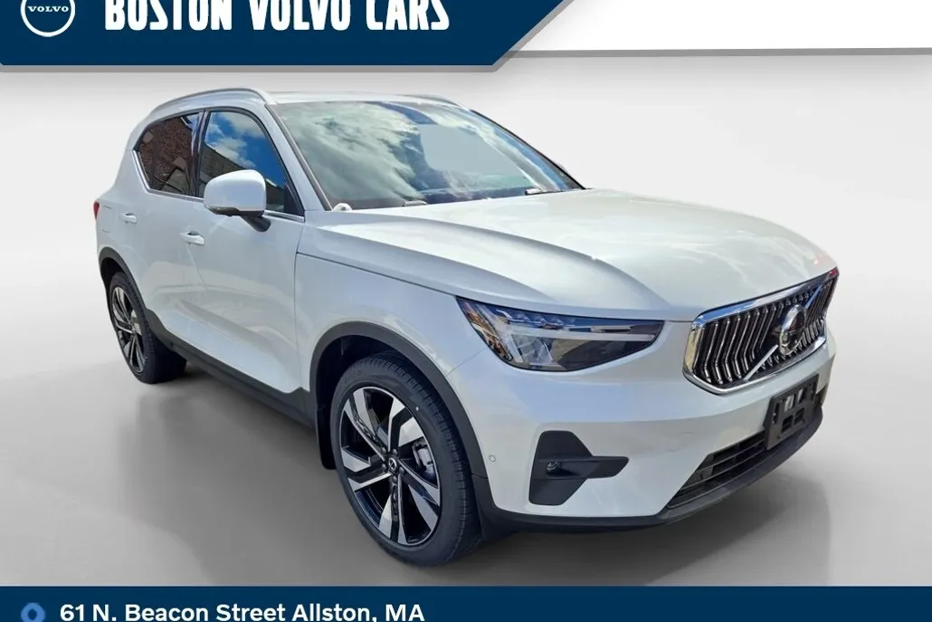2025 Volvo XC40 Plus photo 1