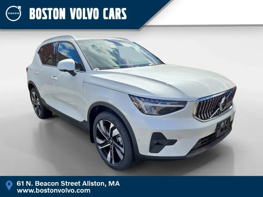 2025 Volvo XC40 Plus photo 1