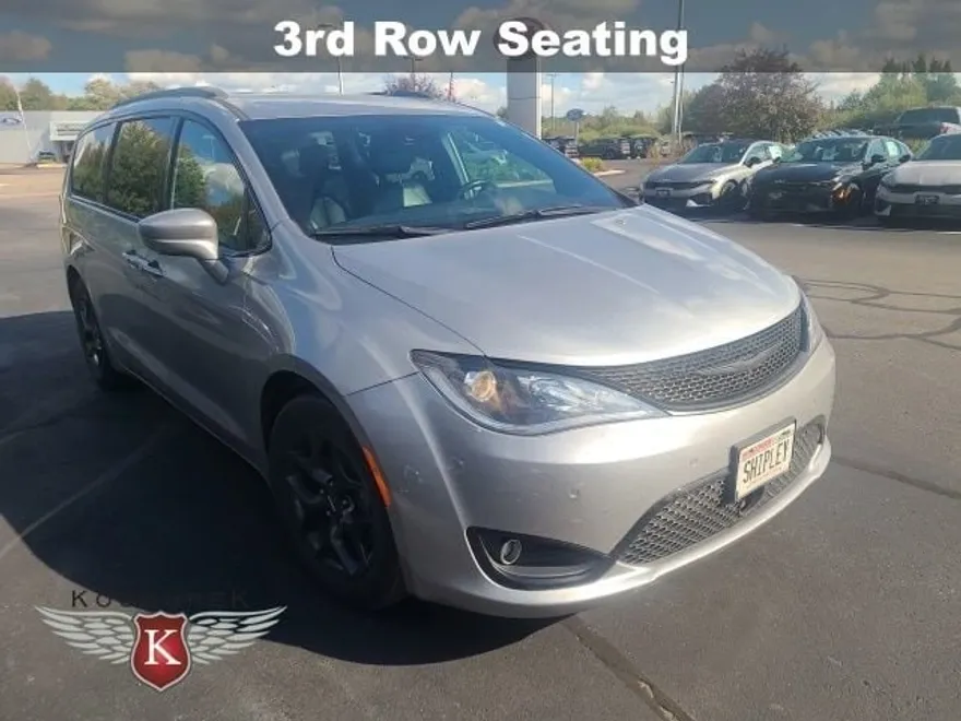 2019 Chrysler Pacifica Touring Plus photo 1
