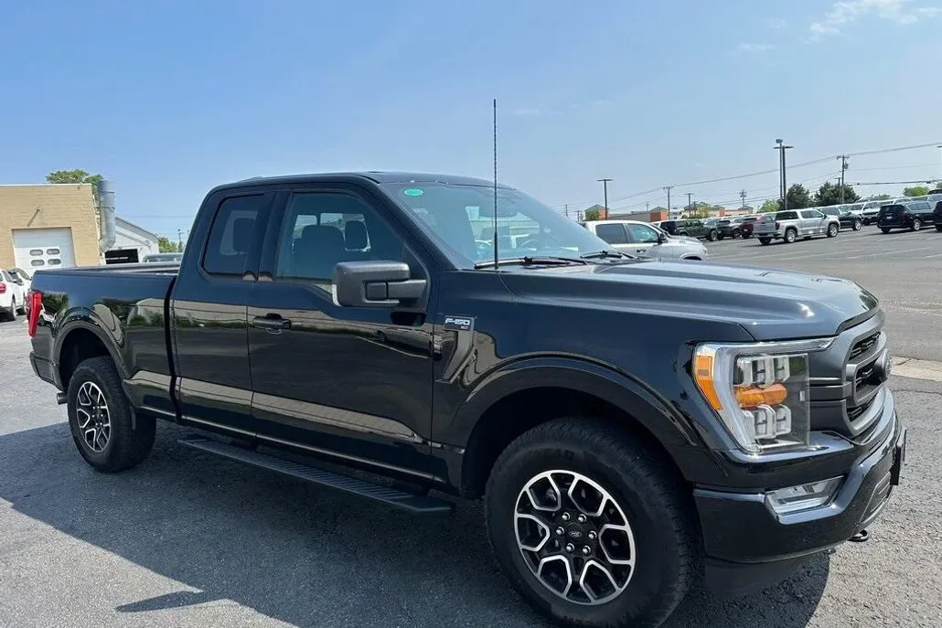 2023 Ford F-150 XLT photo 1