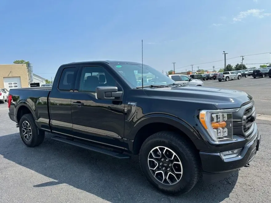 2023 Ford F-150 XLT photo 1